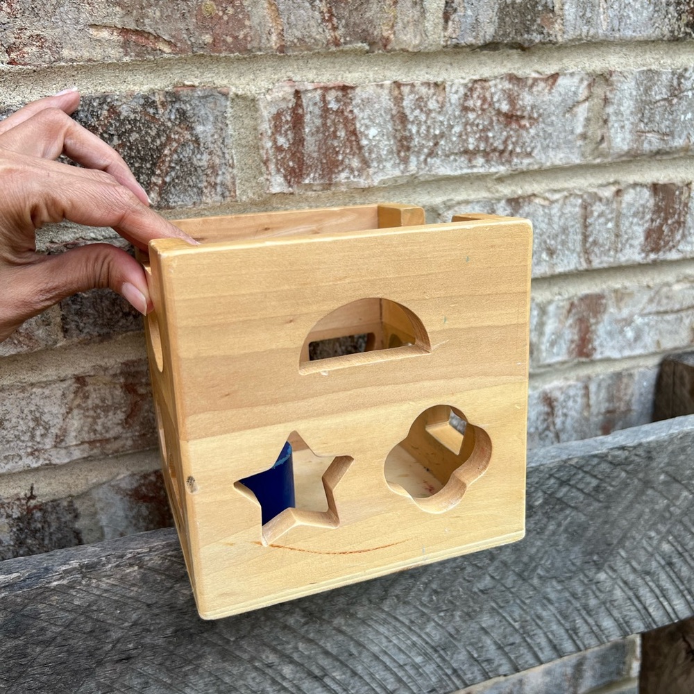 Melissa and Doug shape sorting cube